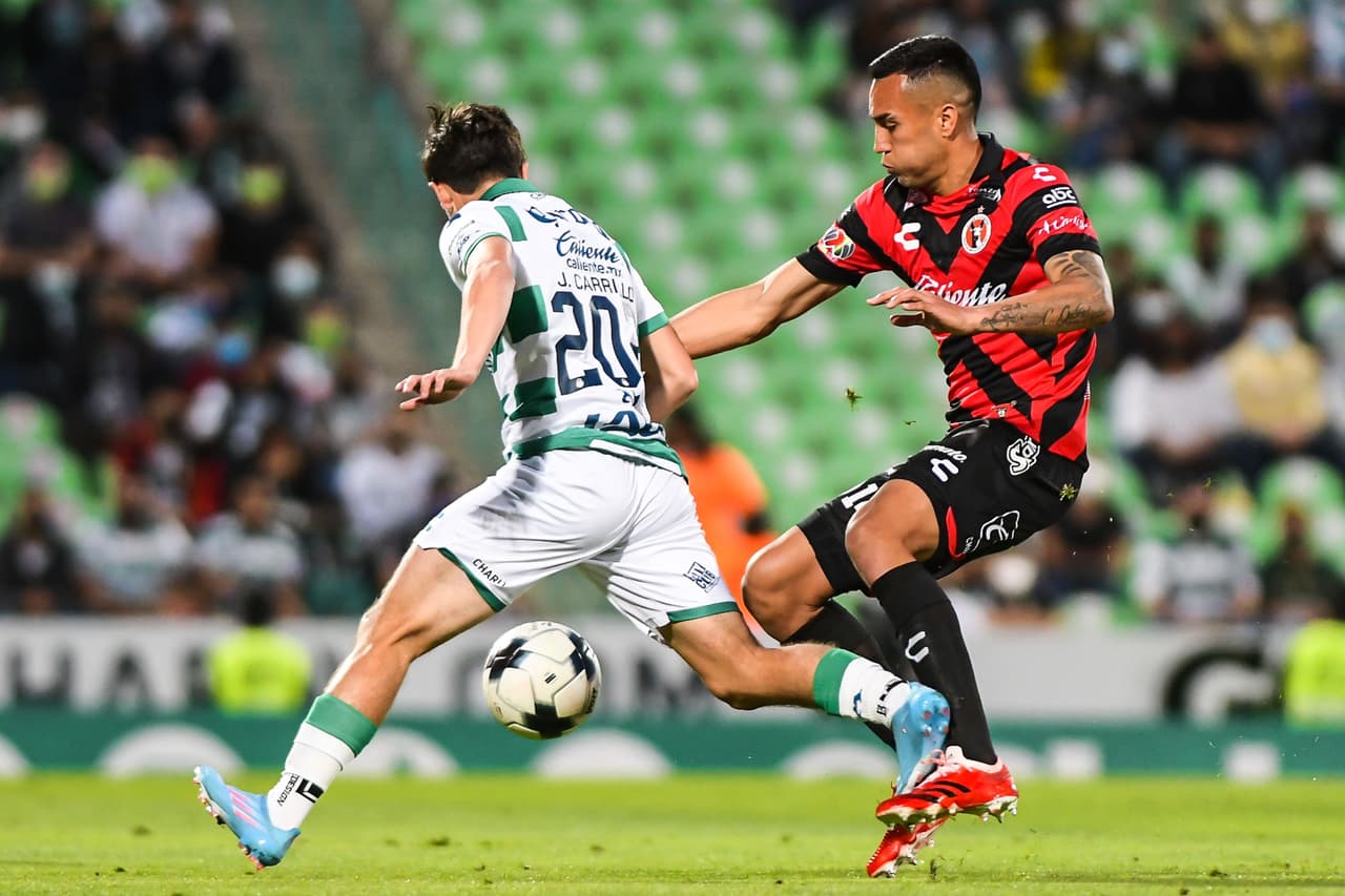 Santos Laguna sumó su tercer triunfo en los últimos cuatro partidos y se metió de lleno en la pelea por el Repechaje gracias los goles de Gorriarán, Suárez y el doblete de Preciado ante unos débiles Xolos de Tijuana.