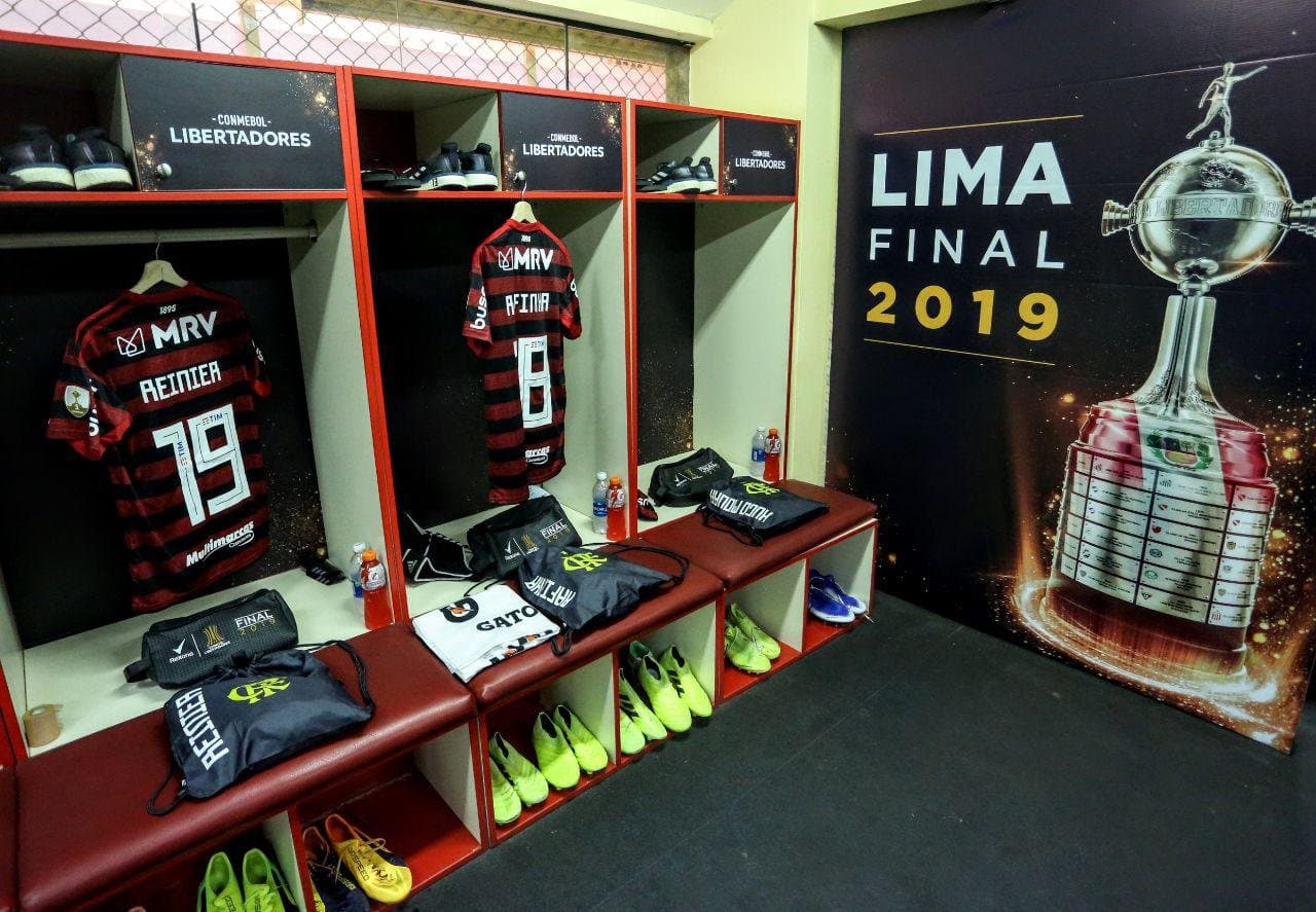 Desde Buenos Aires y Río de Janeiro al Monumental de Lima. Las hinchadas abarrotan el estadio y el ambiente es inmejorable.