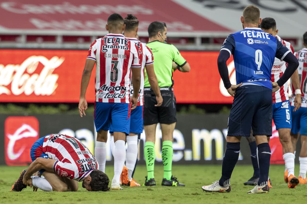 De cara a la fiesta grande del futbol mexicano, aparecieron Zaldívar y Vega para darle el triunfo al Rebaño. | Hurtado (36’) adelantó a los Rayados. Zaldívar (81’) emparejó los cartones y Vega, con tremendo golazo, le dio vuelta al juego. Angulo (90+4’) hizo el último de Chivas.