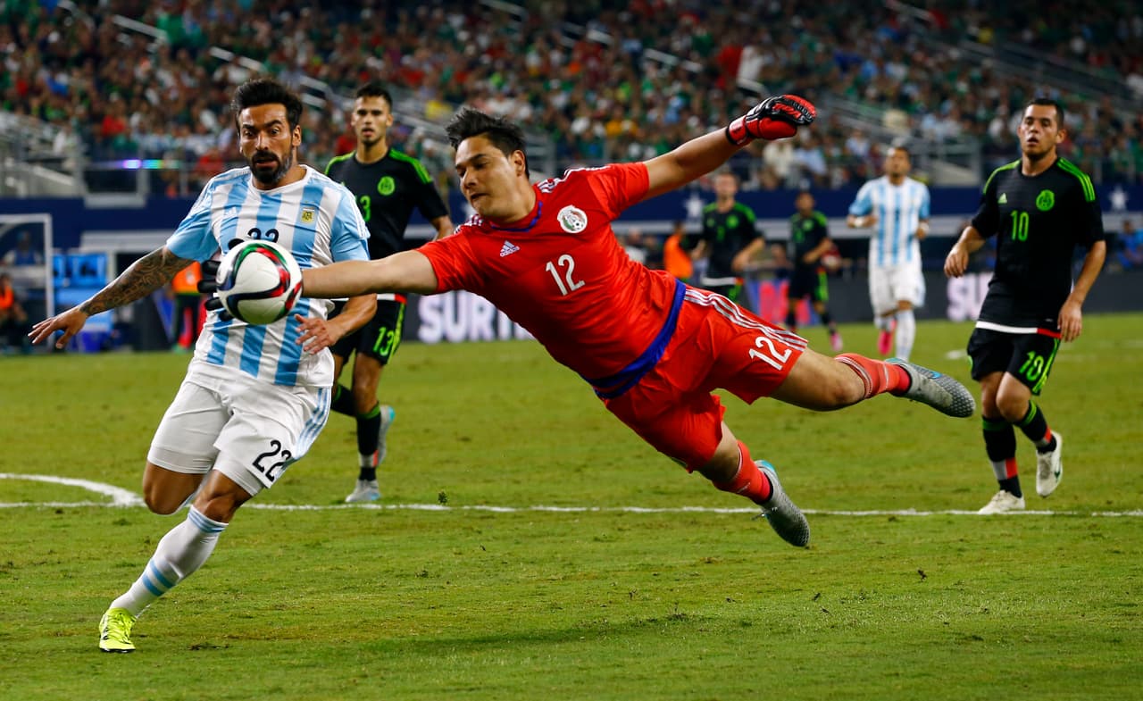 Moisés Muñoz. Tiene el llamado más que justificado, su nivel con el América ha sido muy destacado y fue el titular en el partido ante Estados Unidos por el boleto a Confederaciones.