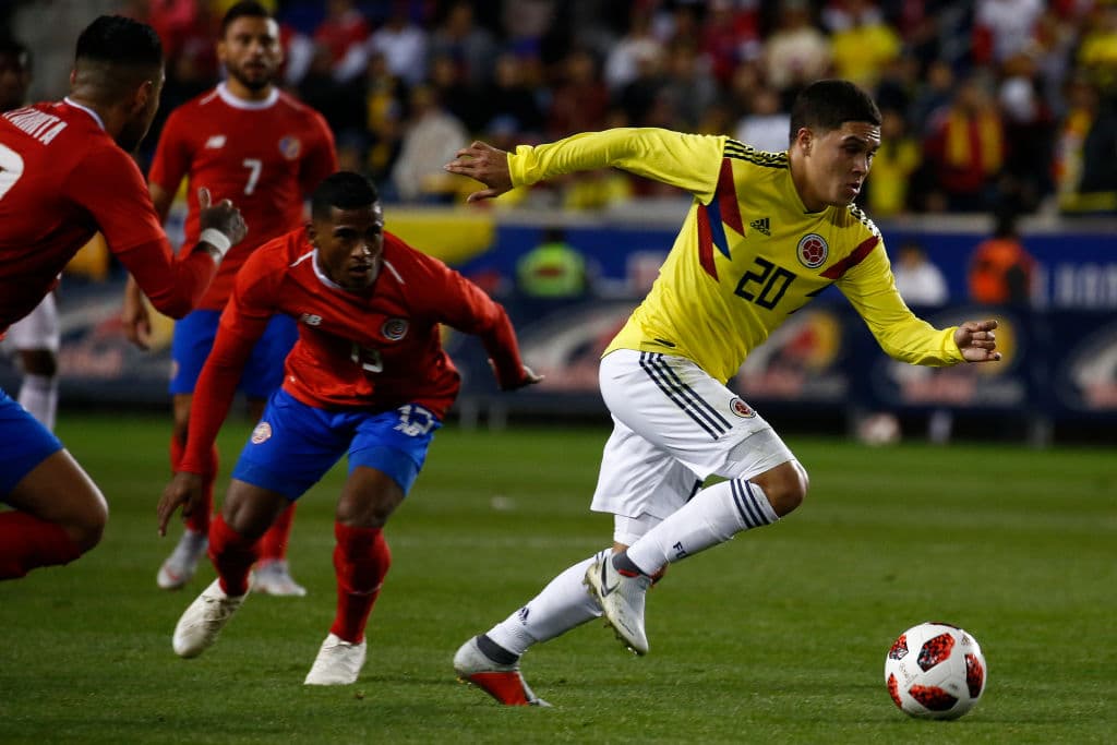 Colombia a punta de control se acercaba cada vez más al gol de la apertura, pero tuvo que esperar con paciencia.