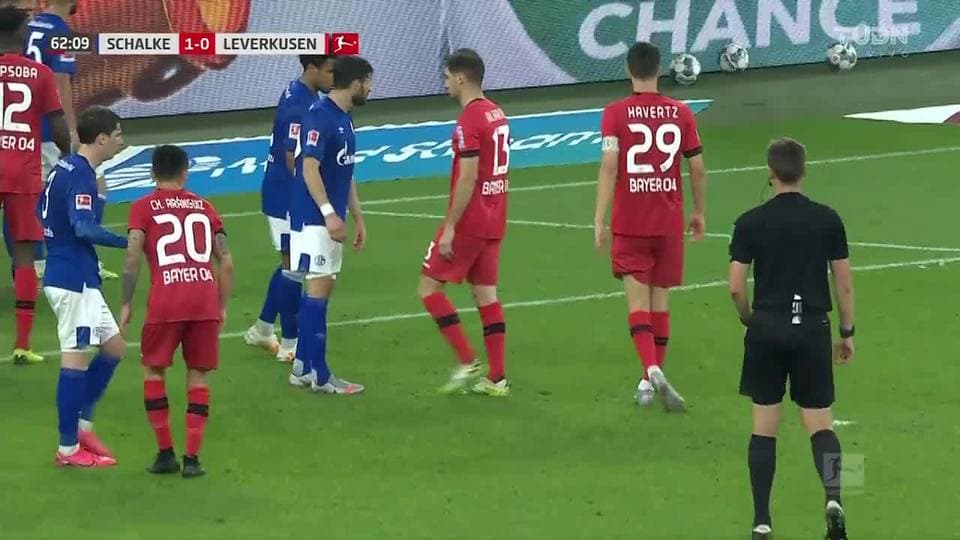 Tiro de esquina para Bayer 04 Leverkusen