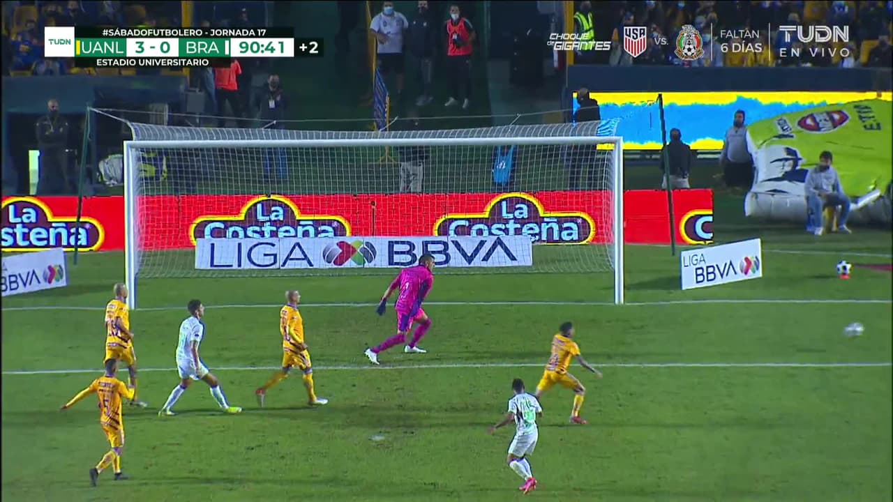 ¡TIRO ATAJADO! disparo por Carlos Rosel.