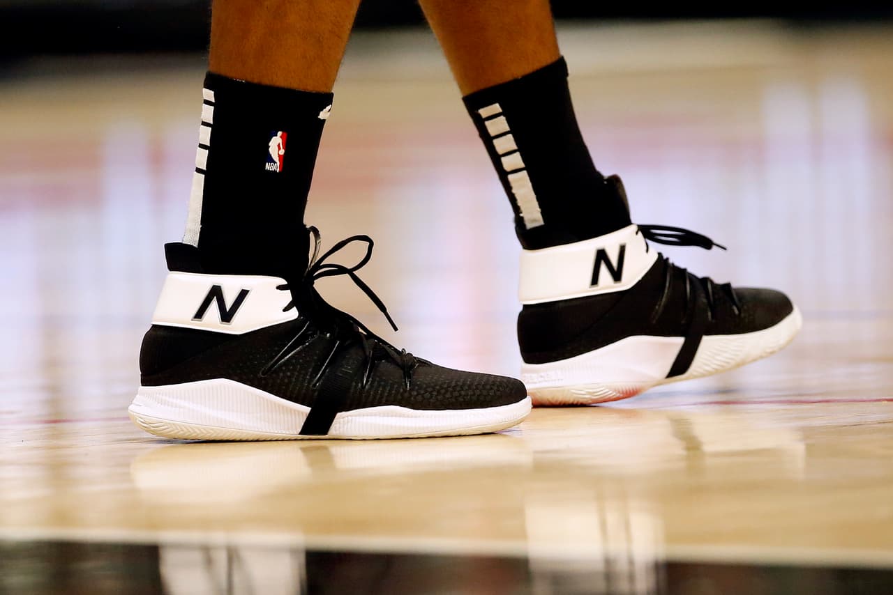 Los tenis de Kawhi Leonard #2 de Los Angeles Clippers.