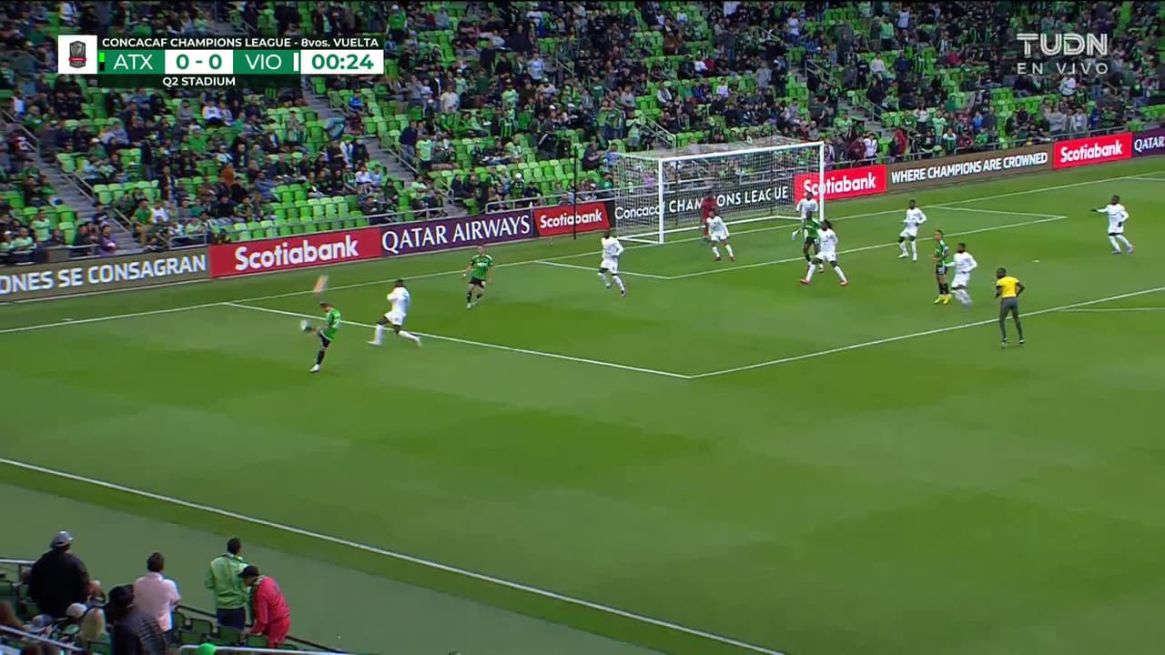Arranca el partido y la pelota está en juego.