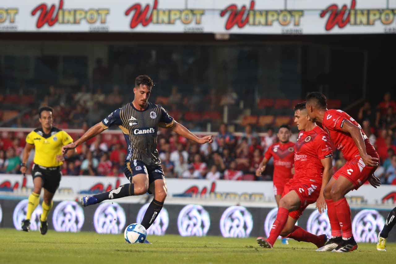 Veracruz solamente logró anotar por la vía penal a través de Bryan Carrasco pero después se colapsó.