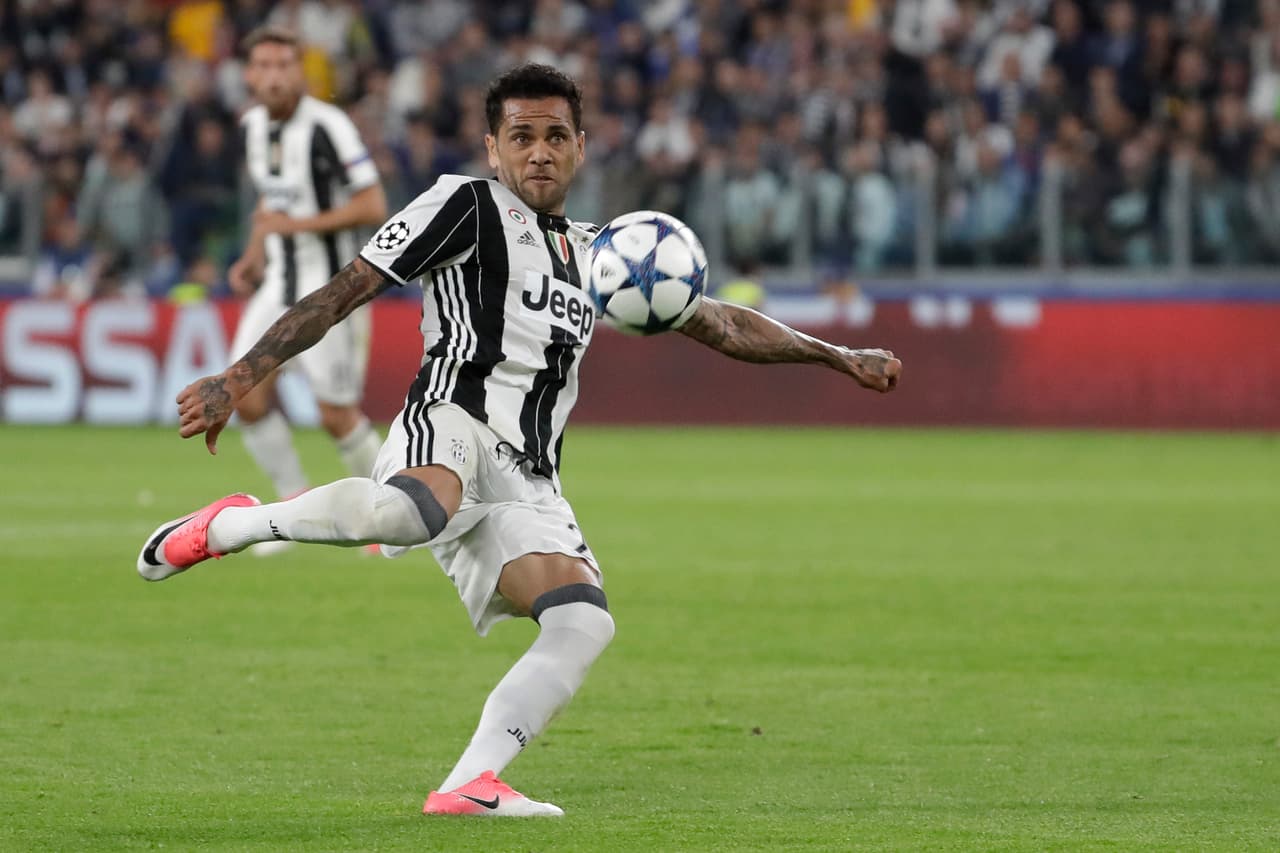 6. Dani Alves (Juventus)