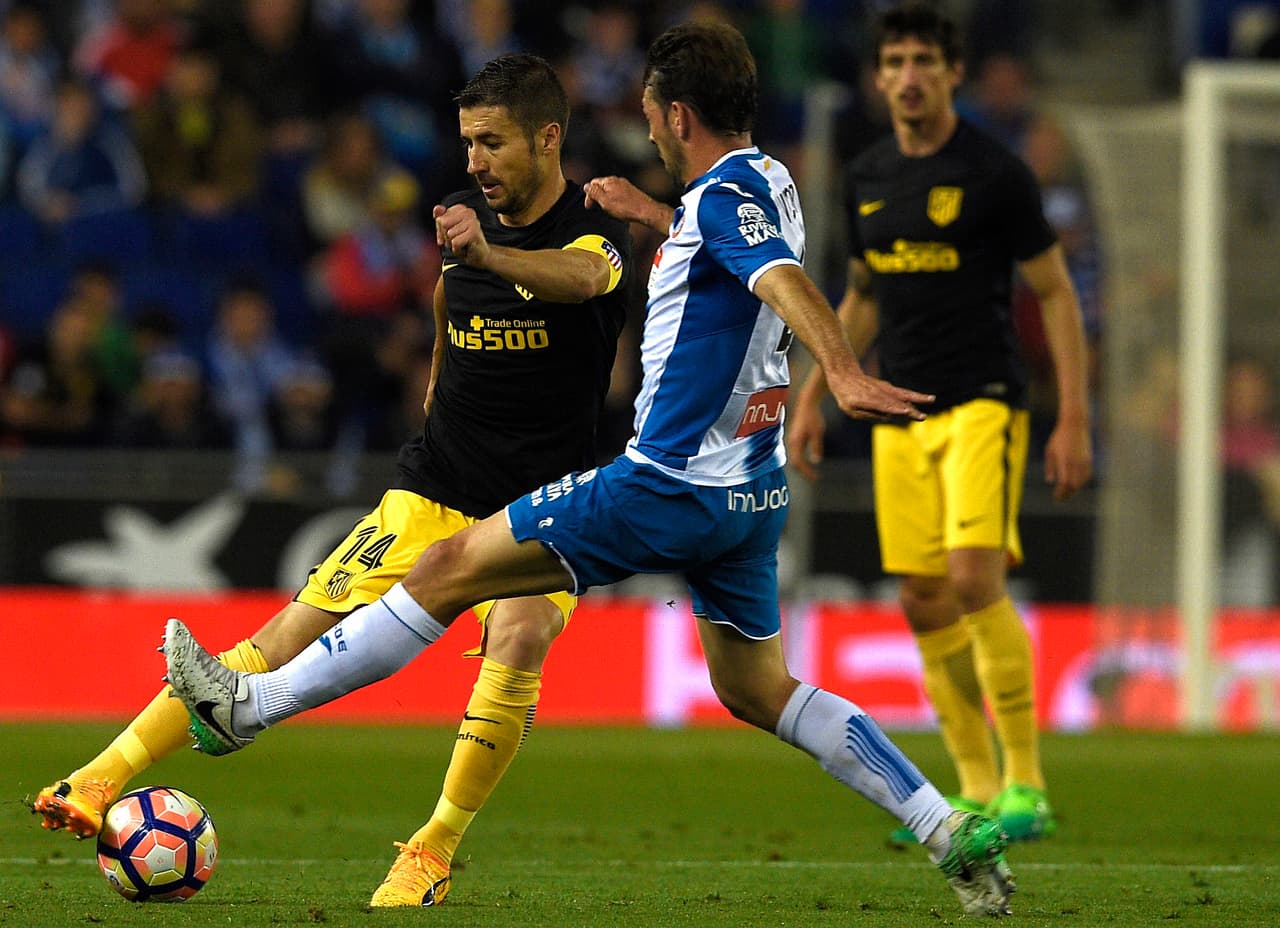 El enganche es un movimiento en el que se cambia de rumbo de manera abrupta para desubicar al rival y eludirlo.