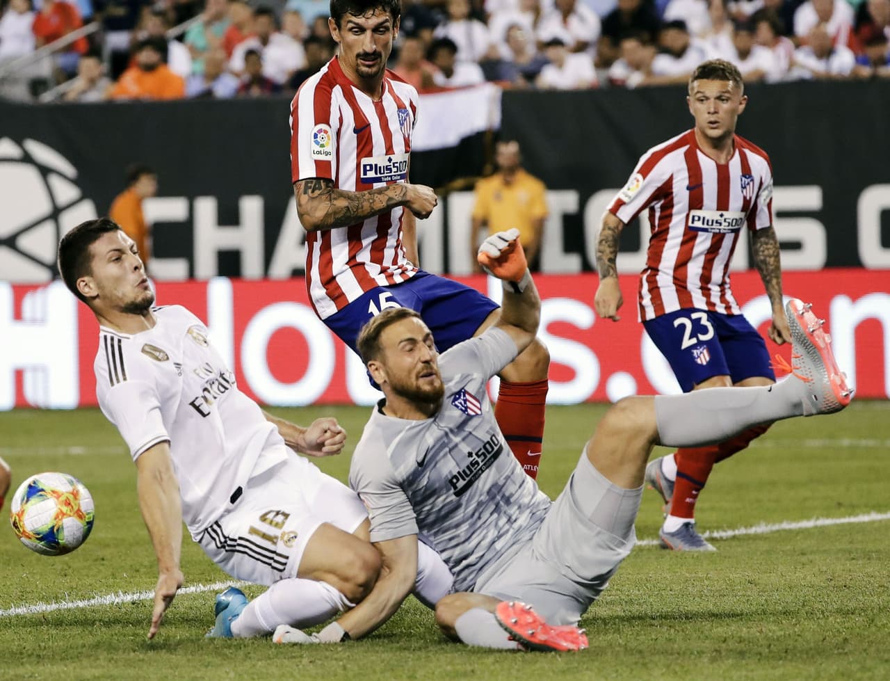 Luka Jovic se retiró por una lesión