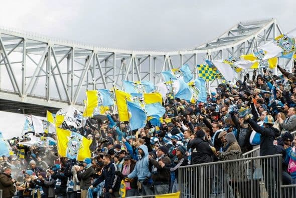 Fueron los aficionados los que llevaron la MLS a Filadelfia. En honor a Benjamin Franklin, los Sons of Ben cantan hasta que se acabe el partido .