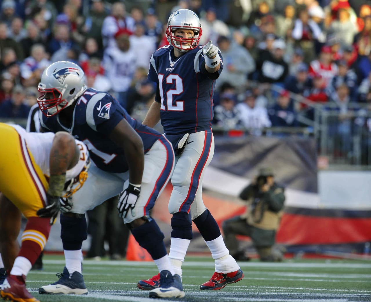 1. NEW ENGLAND PATRIOTS - Invictos 8 - 0 rumbo a su séptimo título divisional consecutivo, empatarían el récord de Los Angeles Rams conseguido entre 1973 y 1979 cuando ganaron 7 veces al hilo el Oeste de la Conferencia Nacional. Están a 2 triunfos de alcanzar los 10 por décimo tercera temporada consecutiva, el récord es de 16 campañas de San Francisco (1983- 98).