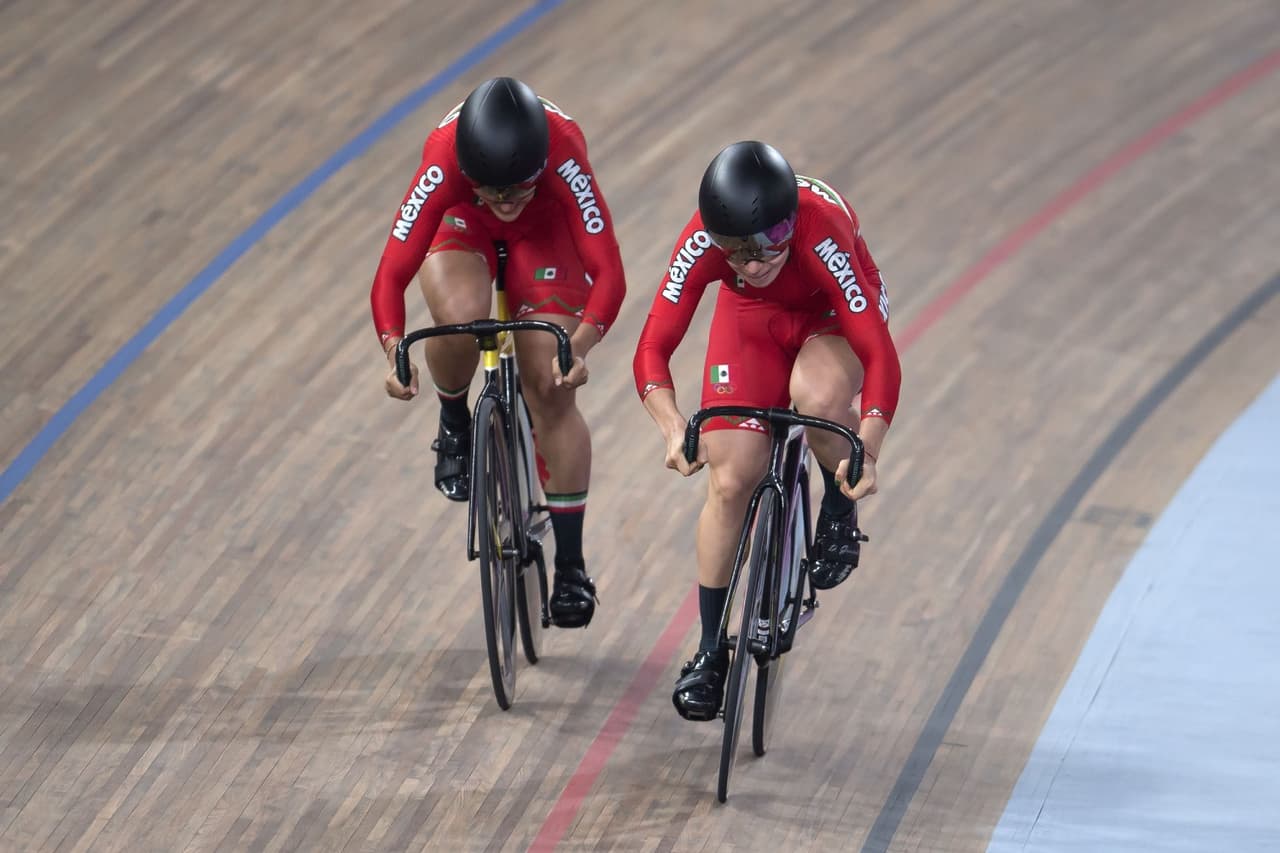 Las mexicanas se batieron por una presea en el velódromo.