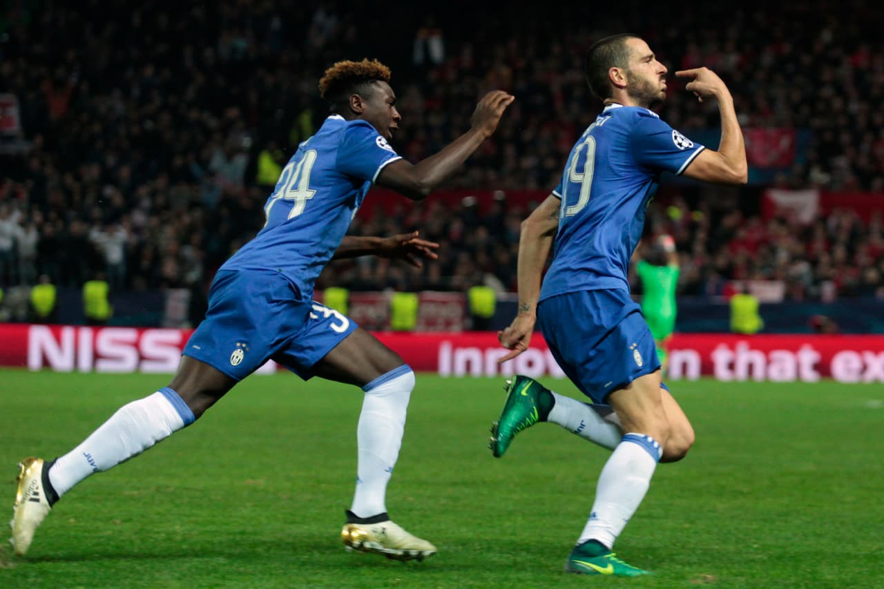 Con 16 años y 267 días, Kean fue el primer jugador nacido en este milenio en jugar en Champions League, en el partido también en noviembre contra Sevilla. Ingresó cuando el partido iba 1-1 y al final quedó 3-1.