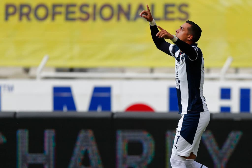 Javier Aguirre regresó al futbol mexicano ‘con el pie derecho’ venciendo a los rojinegros en el Jalisco. | Rogelio Funes Mori (1’, 45+2’) marcó doblete para la victoria de Rayados que se mostraron en buena forma al arranque del torneo del futbol mexicano.