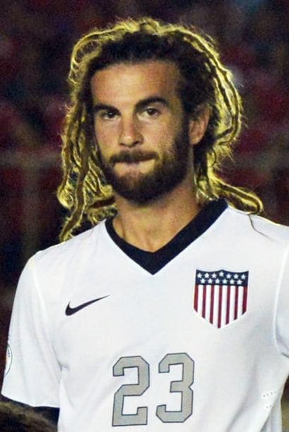Kyle Beckerman:Kyle Beckerman podría haberse dedicado al rock de no haber triunfado en el soccer, con ese look encajaría bien ¿o no? Mira aquí los videos más chismosos.