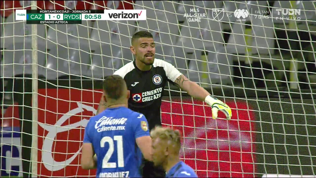 ¡TIRO ATAJADO! disparo por Rogelio Funes Mori.