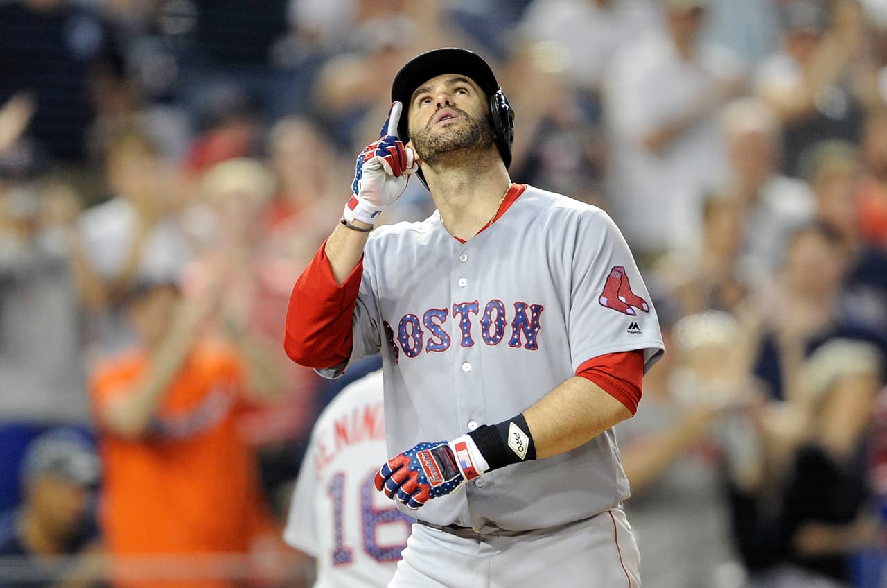 Como bateador designado participa Julio Daniel Martínez (JD) de los Boston Red Sox, su segundo llamado al Juego de Estrellas en su carrera. JD lidera MLB en jonrones (27) y carreras empujadas (74).