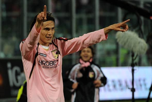 Pero Edison Cavani empató para el Palermo y el Inter dio otro traspié en el 'Calcio'.