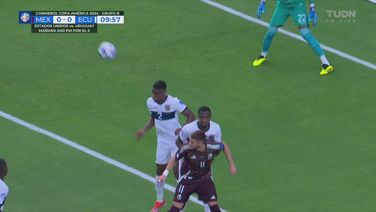 ¡México pide mano y penal de Torres, pero el árbitro dice "juegue"!