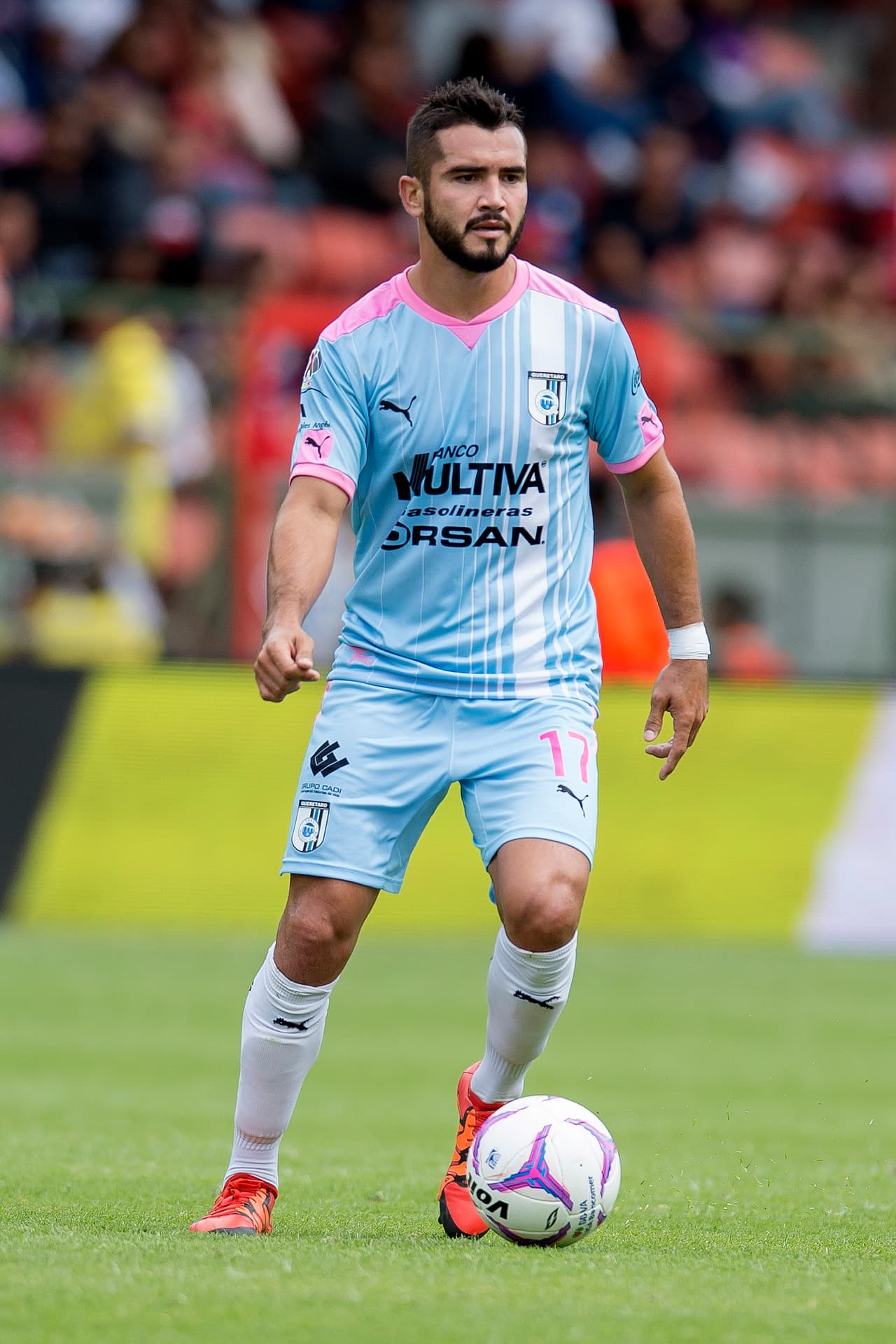 Mario Osuna, Querétaro.- El delantero de los Gallos Blancos falló un penal que fue detenido por el arquero Óscar Jiménez de Chiapas, por lo que sus equipos empataron 1-1 en la Jornada 11.