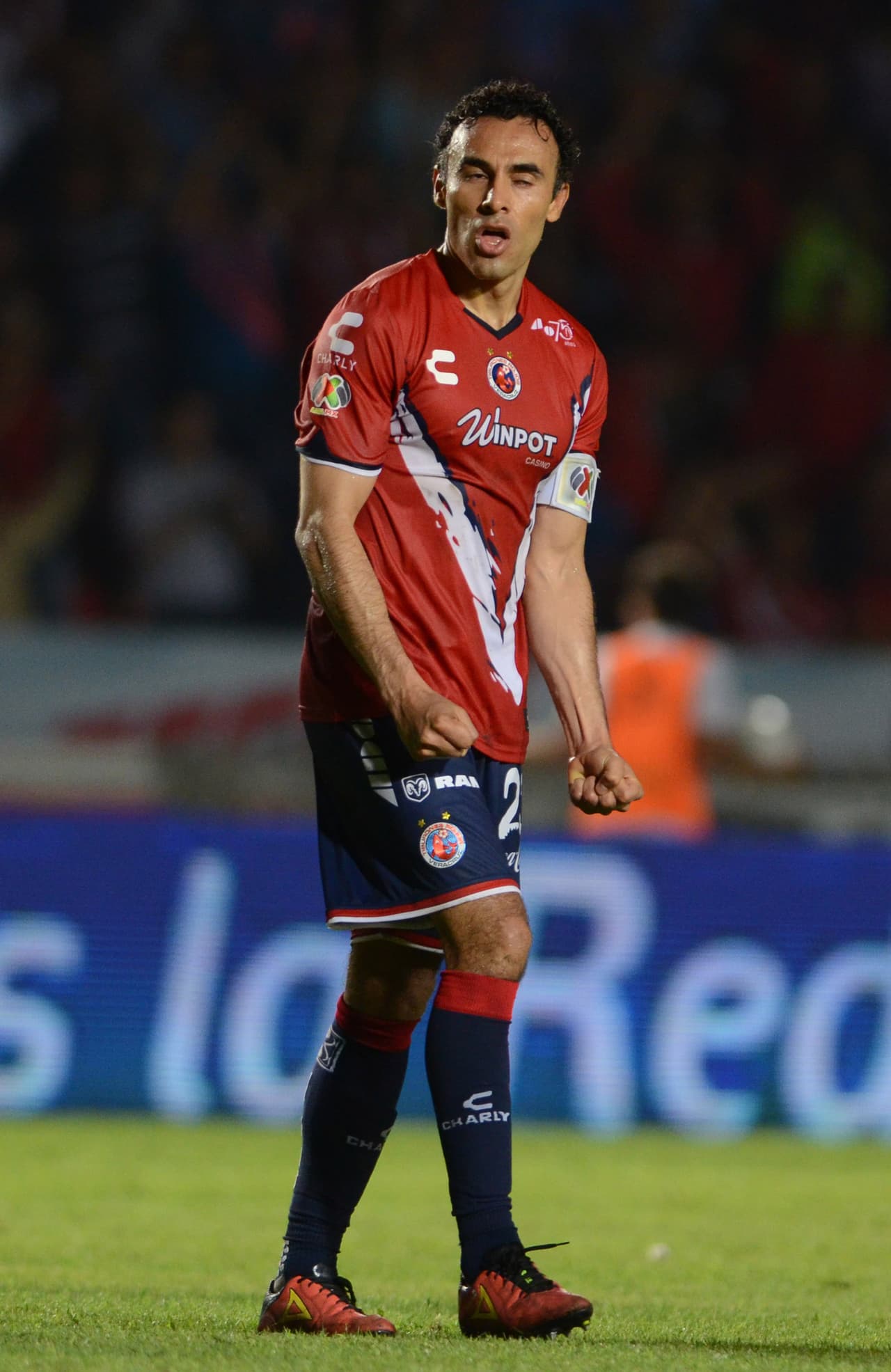 Leobardo López, Veracruz.- El veterano defensor de los escualos no pudo frenar completamente a sus rivales, ocasionando perder 6-0 a manos del Pachuca.