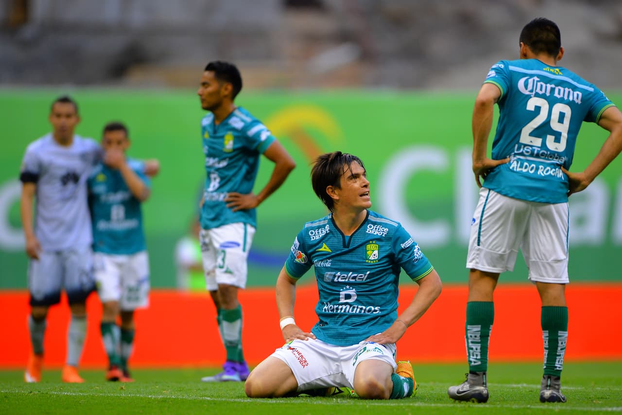 Juan Ignacio González, León.- Hizo una falta sobre Oribe dentro del área, provocando un penal en contra, situación que el América no perdonó y de la mano de Andrés Andrade, el equipo del León perdió en casa de las Águilas 2-1.