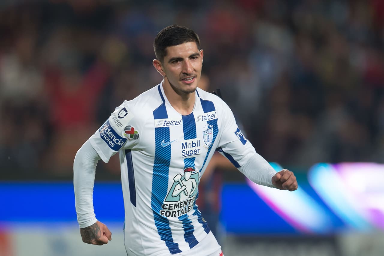 En la temporada 2015/2016 realizó su debut con el Pachuca y desde entonces su carrera ha ido de menos a más.