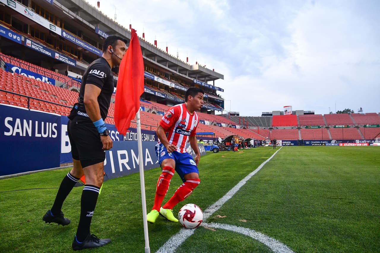 La cancha del San Luis luce más grande que nunca pero sin el calor y aliento que le caracterizan.
