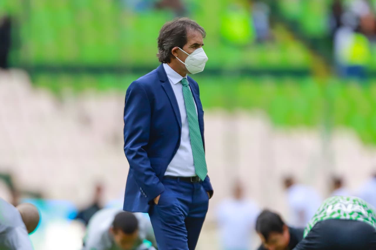 Holan y Almada difieren sobre superioridad en León-Santos