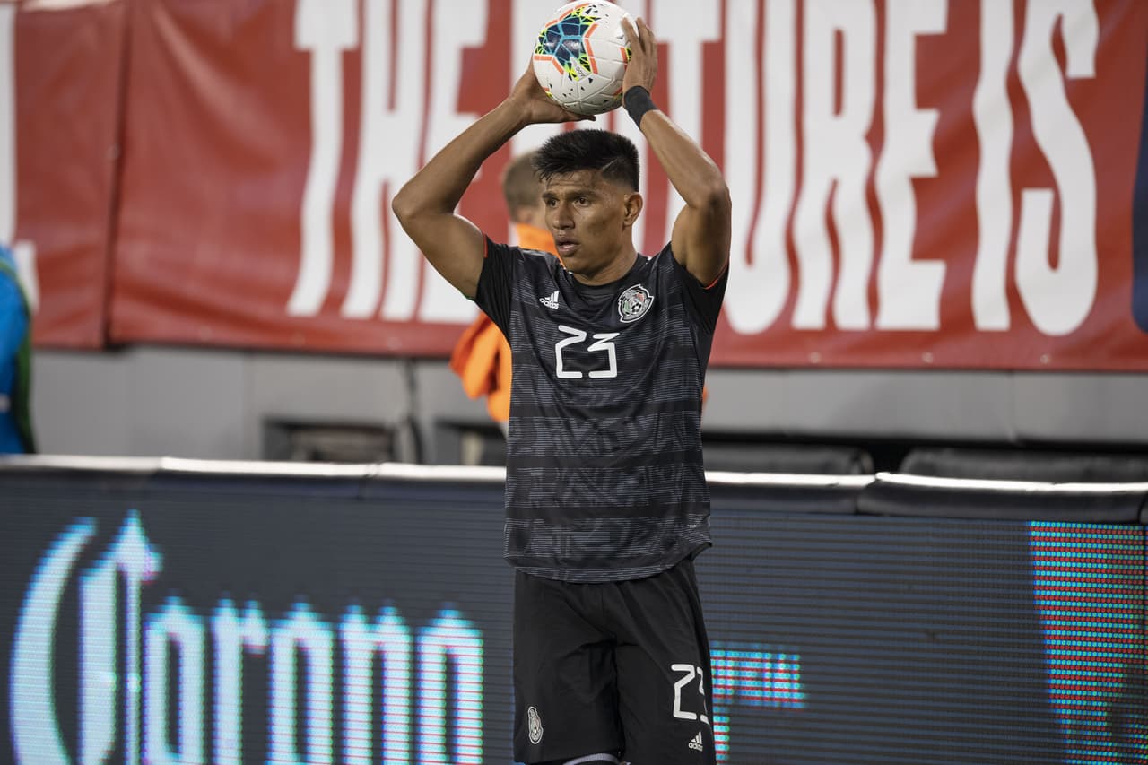 Con goles de Chicharito Hernández, Érick Gutiérrez y Uriel Antuna, México vence 3-0 al equipo de las barras y las estrellas; Orozco atajó un penal.