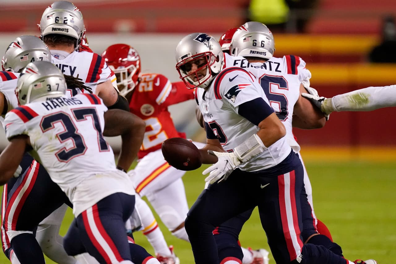 Patrick Mahomes y los Kansas City Chiefs vencen en casa 10-26 a los Patriotas y continúan con el paso perfecto en la temporada 2020.