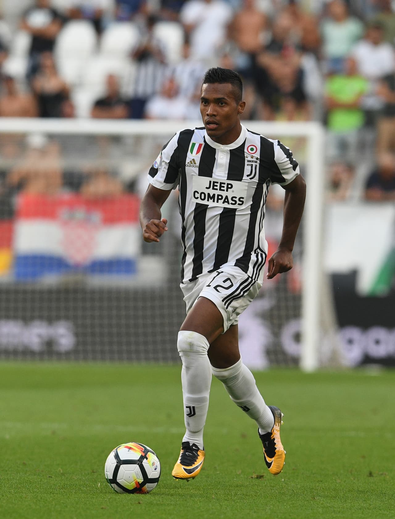 18. Alex Sandro (Juventus F.C.) - 2,8 millones de euros
