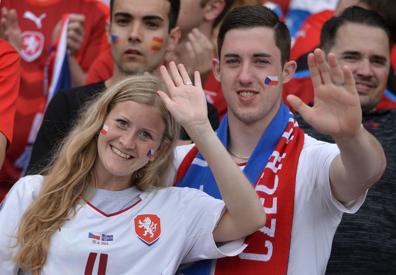 Aficionados checos y españoles se dieron cita en el Estadio Municipal de Toulouse.