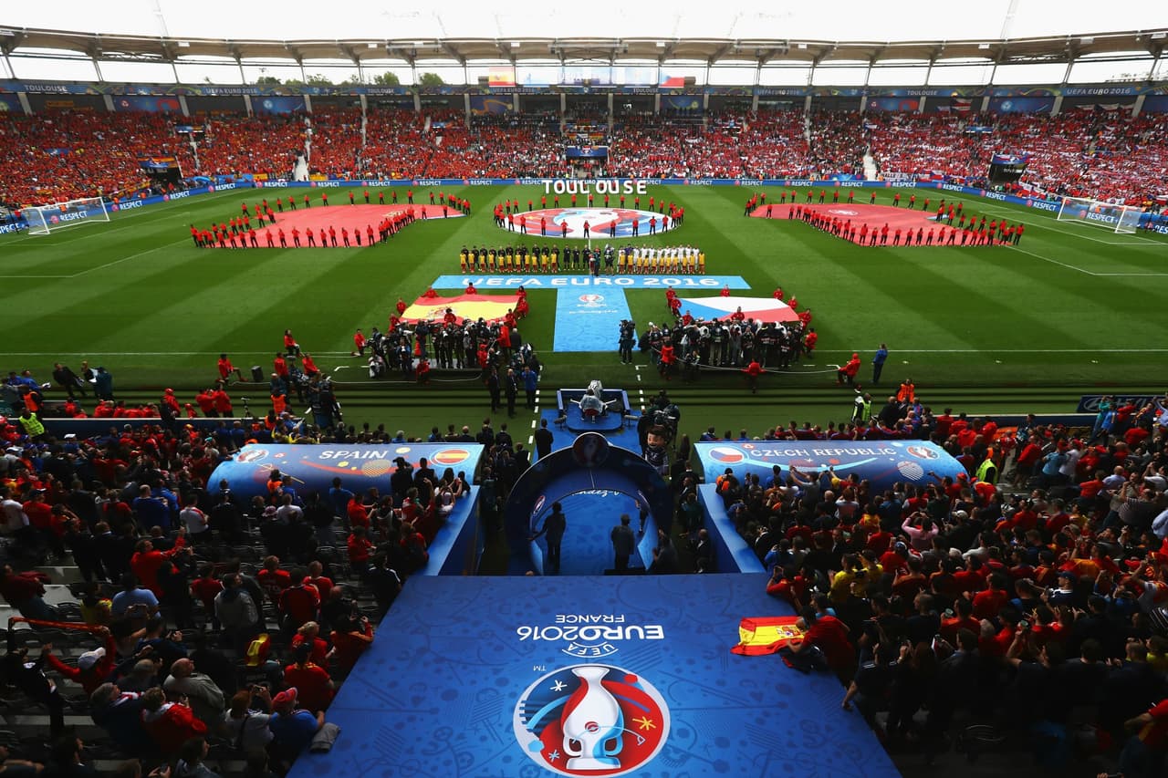La ceremonia antes de iniciar el duelo España-Rep. Checa.