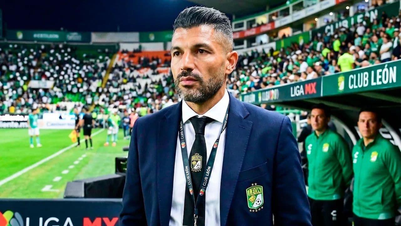 Javier Gandolfi se extraña de la falta de tarjetas amarillas al América por faltas
