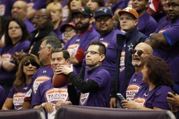 La Conferencia Nacional se impuso a la Conferencia Americana en el Tazón Latino IX y Hristo Stoichkov, para sorpresa de todos, fue reconocido como el MVP del juego, disfruta aquí de las mejores imágenes (Foto: Mario Castillo).