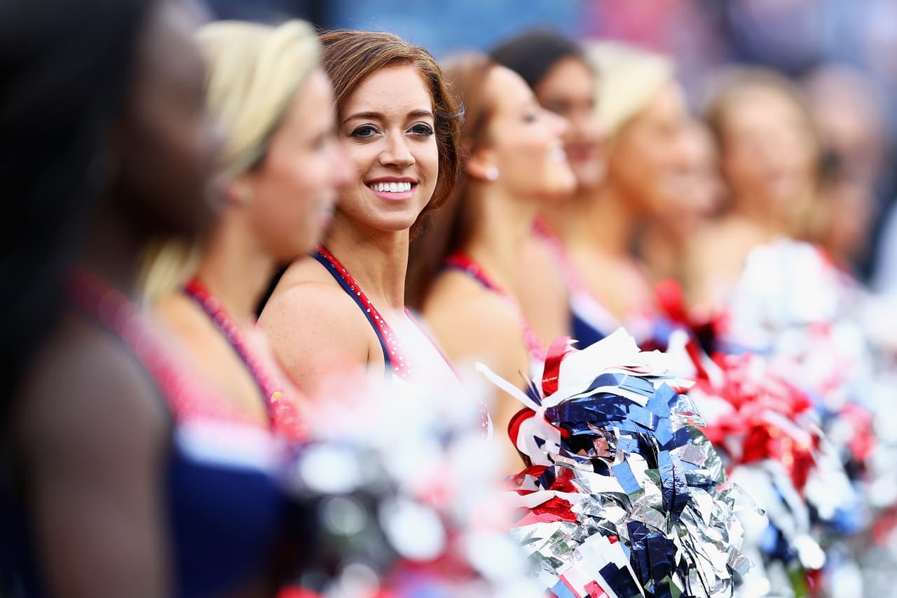 Las bellas porristas apoyaron al equipo y a sus jugadores desde la semana 1 de la temporada y estarán en Houston para animar a su equipo mientras luchan por quedarse con el trofeo máximo.