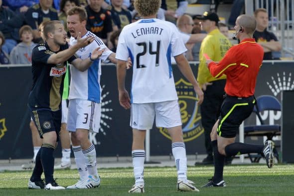 Tampoco fue un enfrentamiento sencillo, hubo muchos roses entre los jugadores.