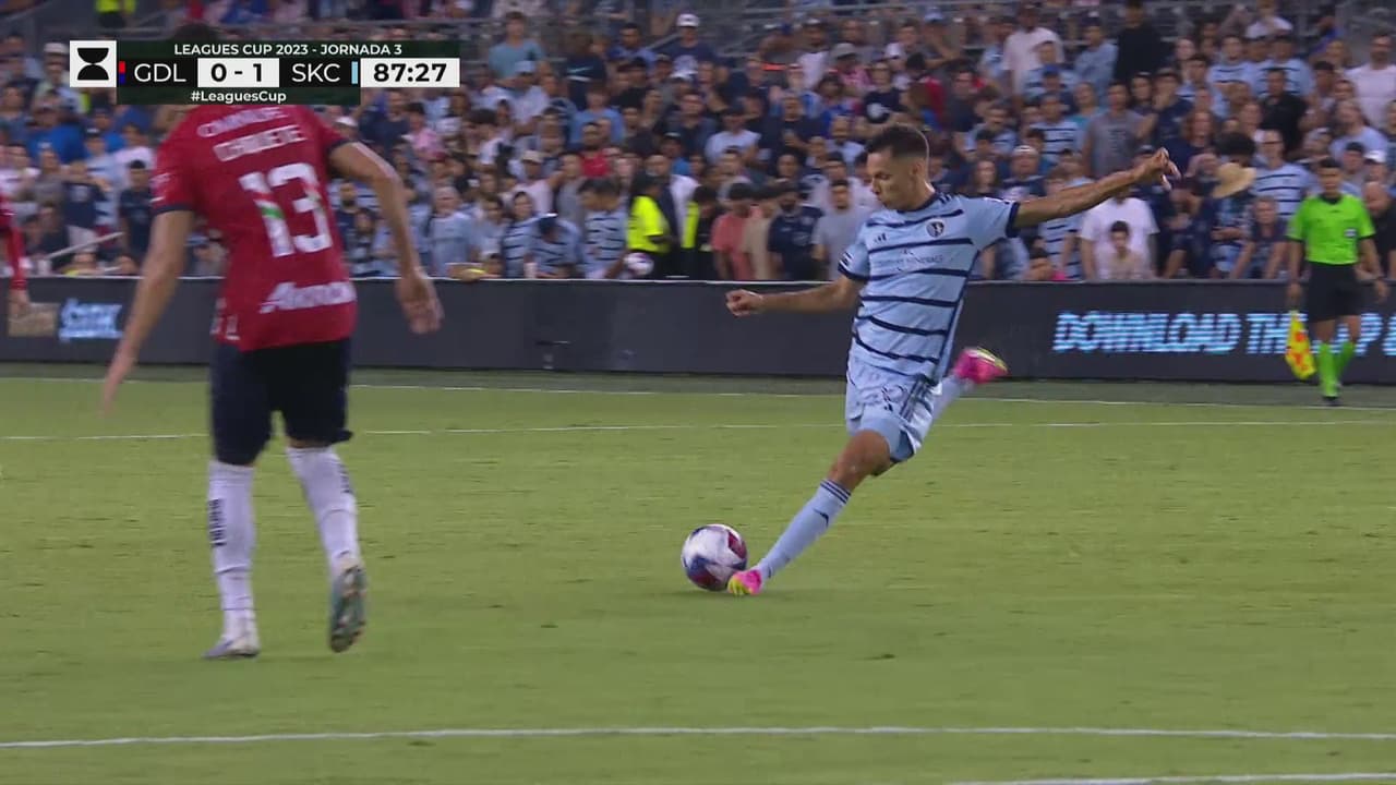 ¡Rangel ataja el segundo! El portero de Chivas le quita el gol a Kansas