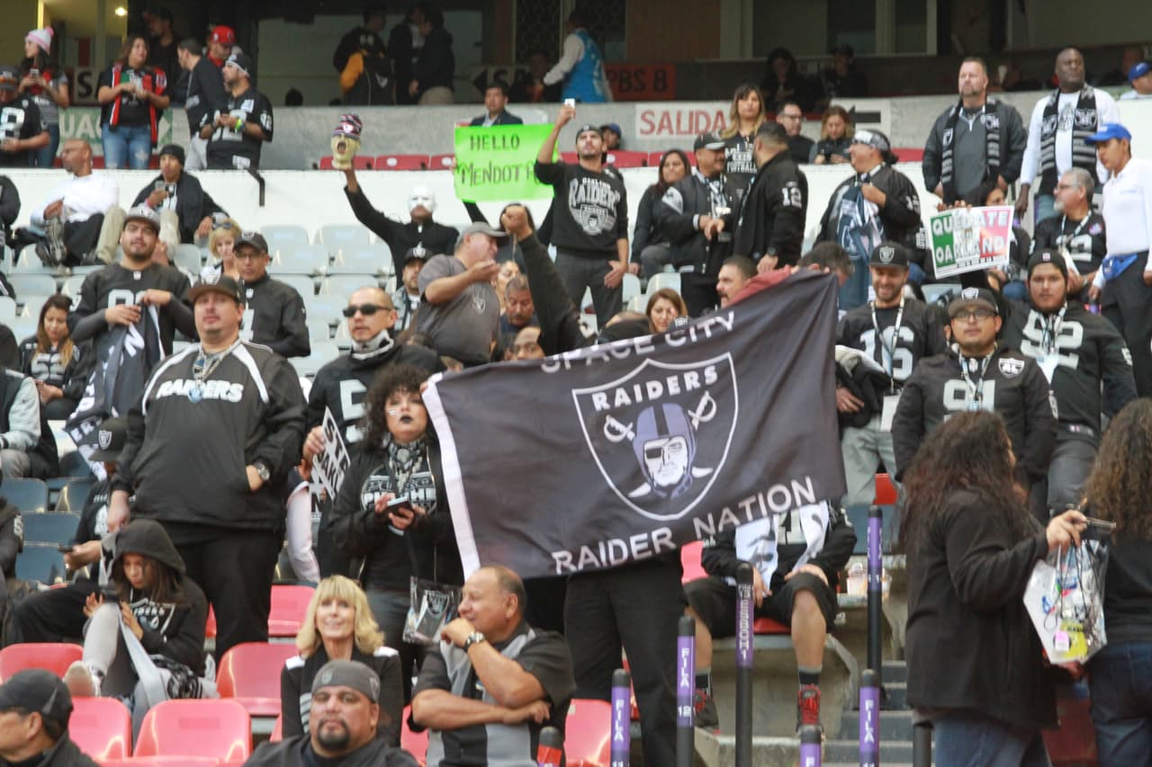 Miles de aficionados y apasionados de la NFL se dieron cita en el estadio Azteca para presenciar el duelo de Monday Night entre Raiders y Texans.