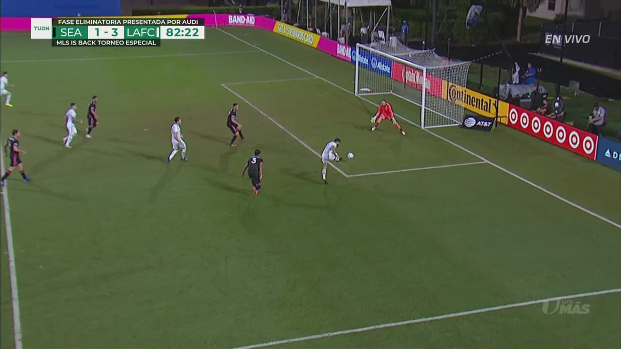 ¡Gol de puras ganas! Diego Rossi lucha y encuentra su doblete para el 3-1 del LAFC