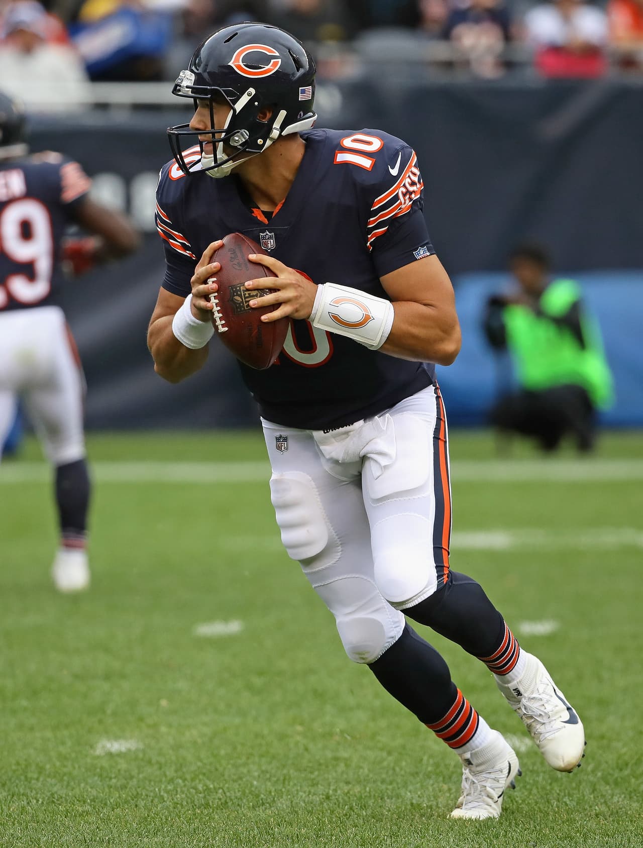 Mitchell Trubisky tuvo un partido discreto en los controles de la ofensiva. Acertó sólo 4 de los 7 pases intentados para 107 yardas, sin anotaciones ni intercepciones.