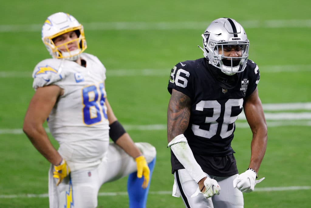 Raiders no logran finiquitar a los Chargers y en menos de cuatro minutos consiguen la victoria 30-27.
