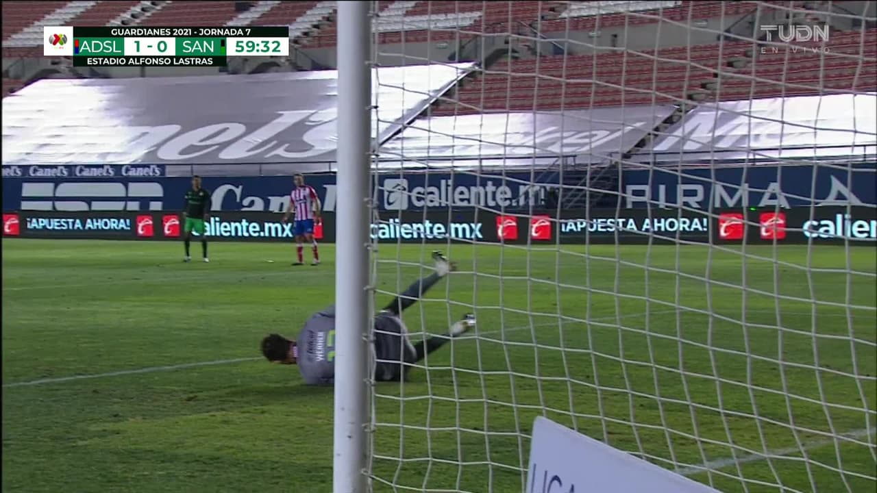 ¡TIRO ATAJADO! disparo por Ronaldo Prieto.