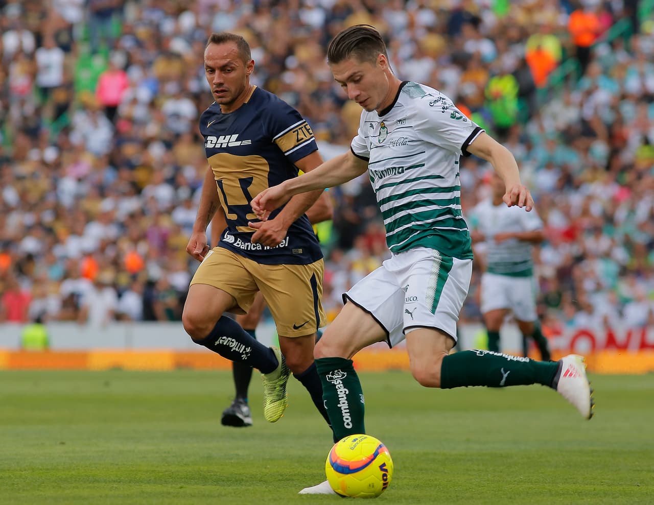 "Nos están queriendo controlar, manipular y mantener en un estado totalmente aislado a la realidad sin tener el método para enfrentar el virus”, confiesa Díaz.