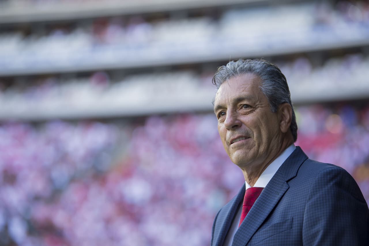 Después de una pretemporada complicada, Tomás Boy pudo sonreir, luego de conseguir el primer triunfo de Chivas en el Apertura 2019.