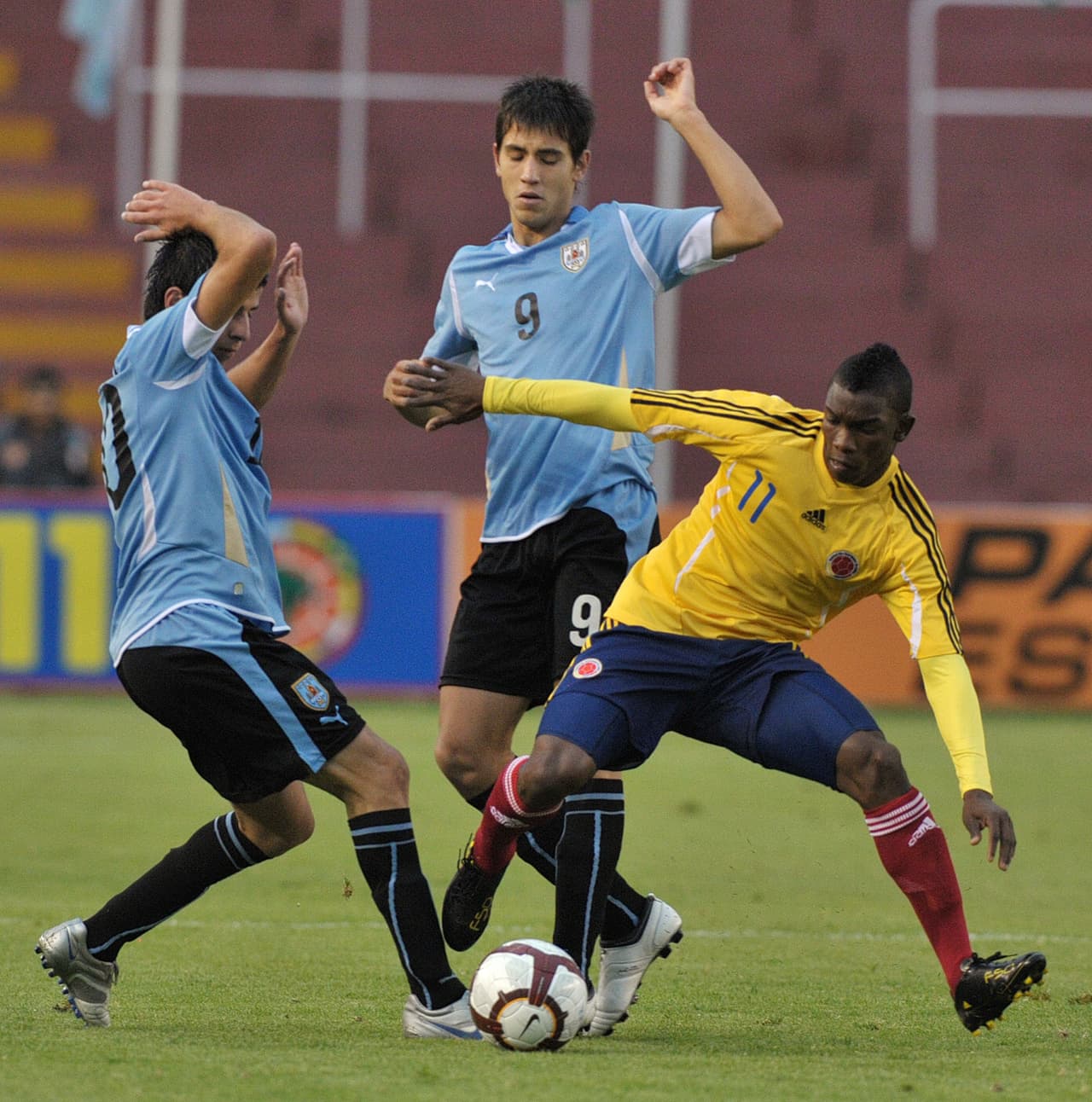 El proceso del atacante siguió en el equipo Sub-20 de Colombia, con el que estuvo en un Suramericano, que aunque no fue bueno para su selección sirvió como preparación para su país, que tenía cupo asegurado como anfitrión del 2011. A pesar de eso, su actuación individual llamó la atención de la MLS y en marzo de ese año pasó al FC Dallas.