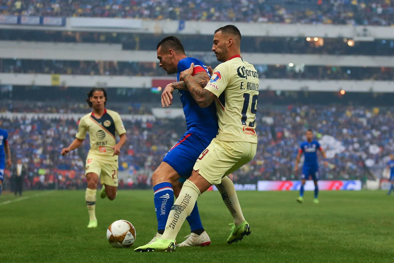 La segunda mitad, al menos los primeros minutos, nos trajo estos forcejeos, tratando de concretar un dominio territorial de uno u otro lado.