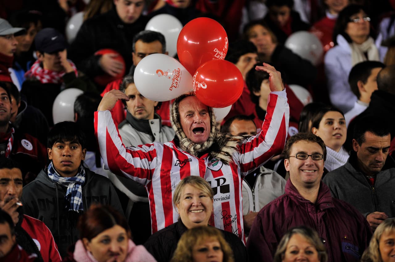 Al club Estudiantes de La Plata lo apodan 'El Pincha'.