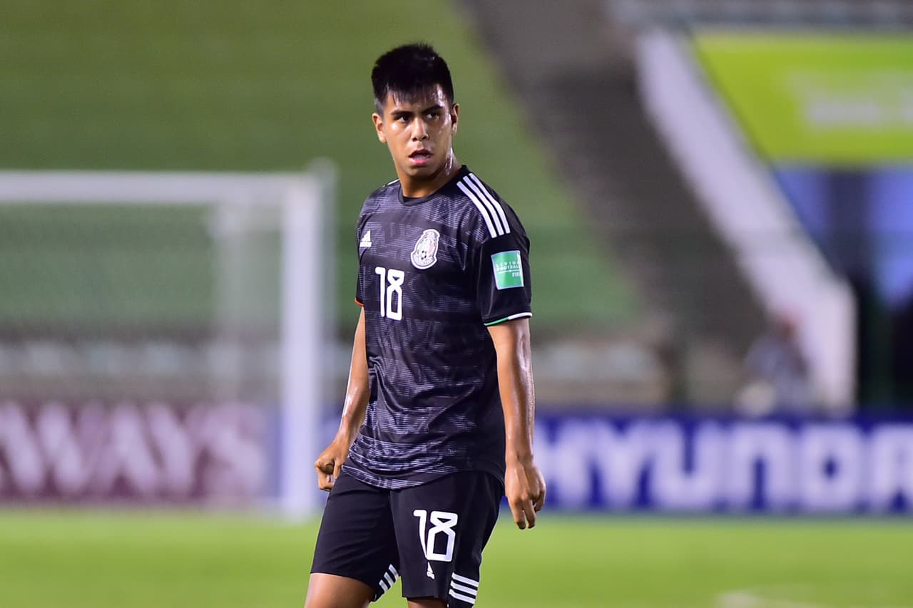 Estados Unidos convoca a Efraín Álvarez y se lo roba al Tri